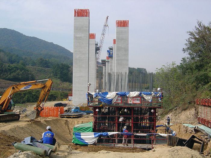 Chupungnyeong Gwangcheon Bridge project site